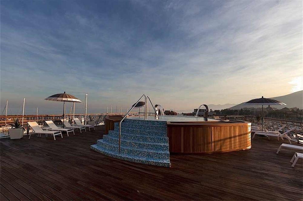 Hotel Yacht Club Marina Di Loano Exterior foto
