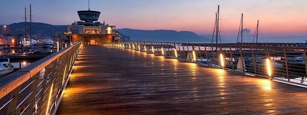Hotel Yacht Club Marina Di Loano Exterior foto