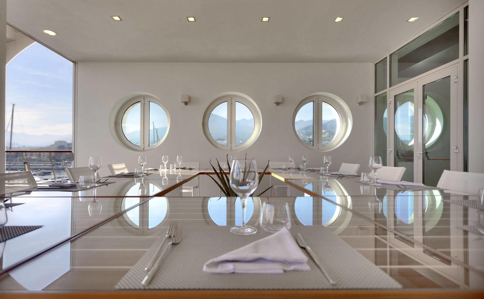 Hotel Yacht Club Marina Di Loano Exterior foto