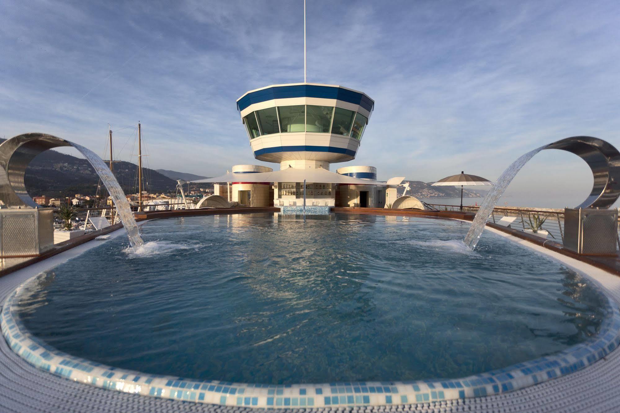 Hotel Yacht Club Marina Di Loano Exterior foto