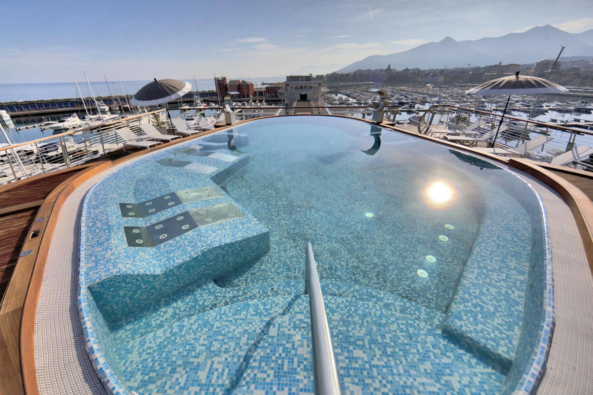 Hotel Yacht Club Marina Di Loano Exterior foto