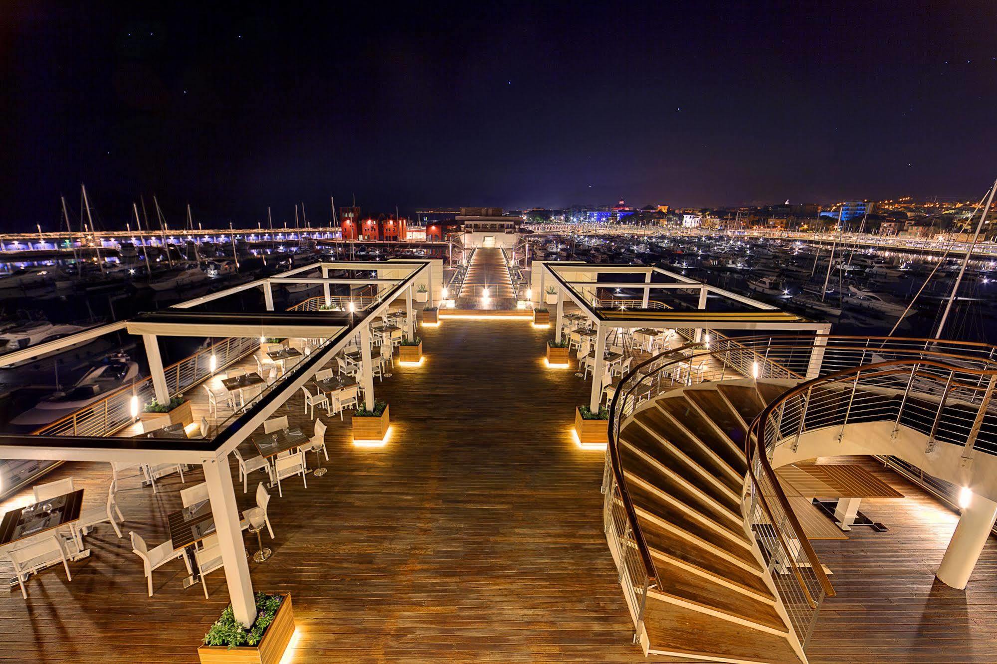 Hotel Yacht Club Marina Di Loano Exterior foto