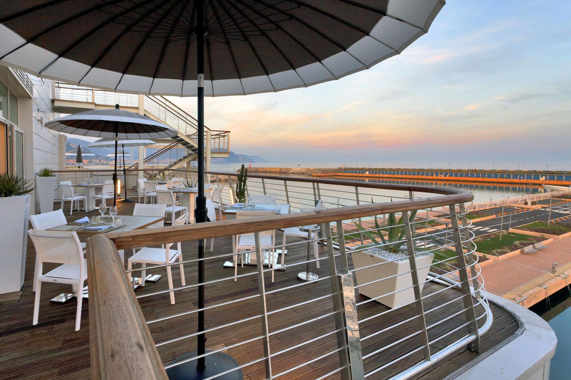 Hotel Yacht Club Marina Di Loano Exterior foto